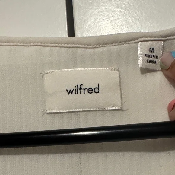 Wilfred
Daydreamer V-neck Blouse - Picture 2 of 14